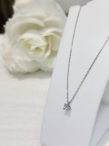 ロイヤルアッシャー エンゲージネックレス