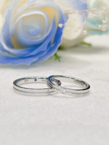 さりげなく輝く ロマンティックブルー エメラルドカットダイヤリング