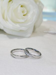 お互いへの想いを込めて PROPONERE マリッジリング