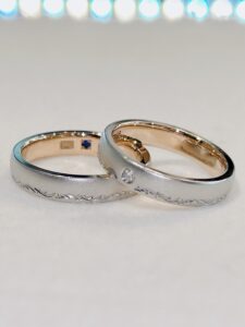 ロマンティックブルー 艶消しコンビネーションマリッジリング