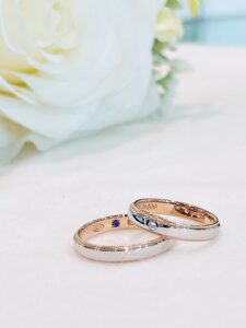 アンティークな美しさ ロマンティックブルー コンビネーションマリッジリング