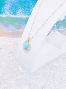 夏にぴったり　トルコ石×パールネックレス